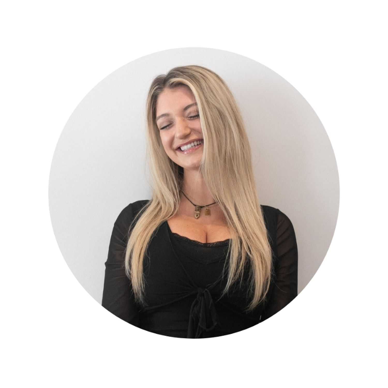 Portrait of Daniela, a professional stylist at Changes Salon, showcasing their expertise and style.